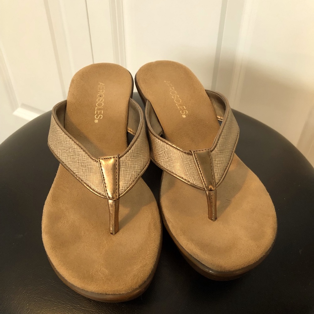 COPY - AEROSOLES gold sandals. Size 6 1/2